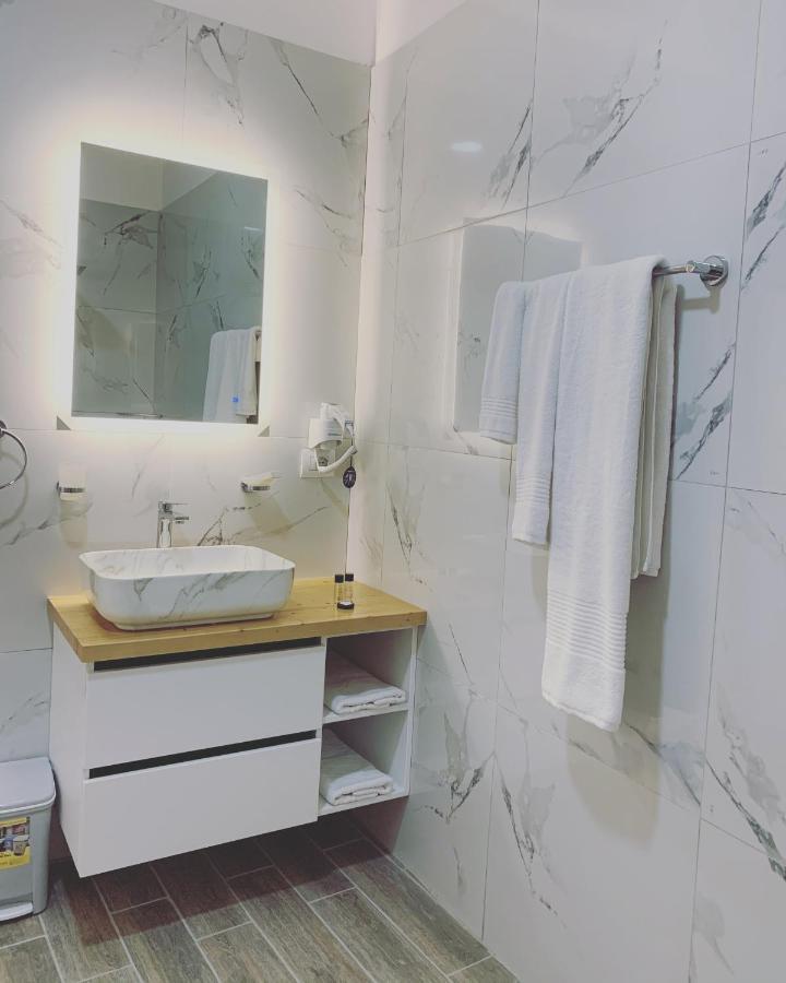 Belux Hotel Tirana Kültér fotó