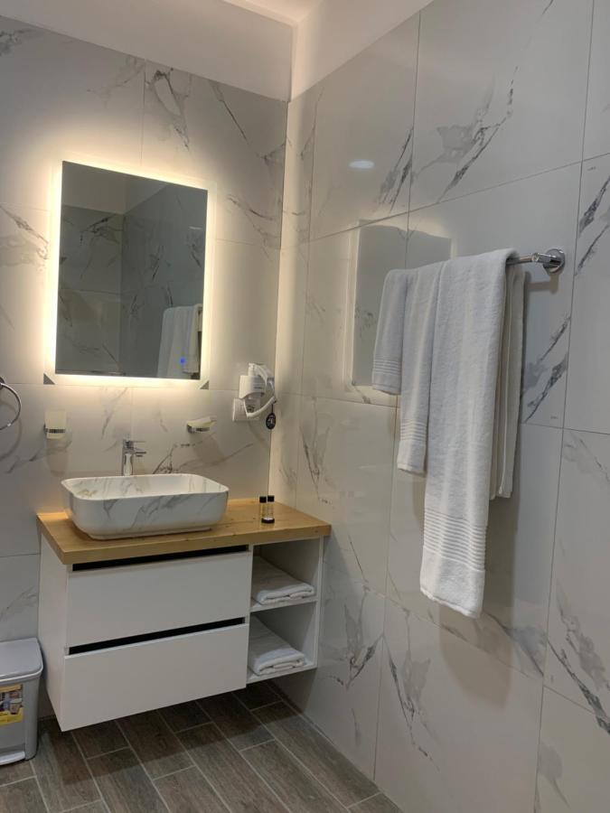 Belux Hotel Tirana Kültér fotó